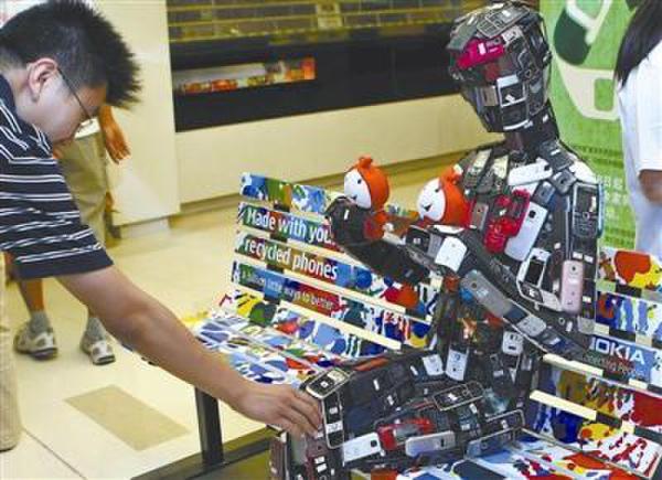 我國每年廢棄手機(jī)約2億部