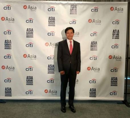 雷軍在聯(lián)合國總部獲頒&ldquo;2015亞洲創(chuàng)變者獎(jiǎng)&rdquo;