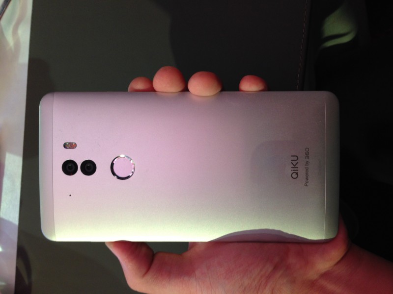 360奇酷手機旗艦版發(fā)售