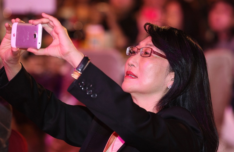 看HTC怎么用一款Android版iPhone 6自我打臉