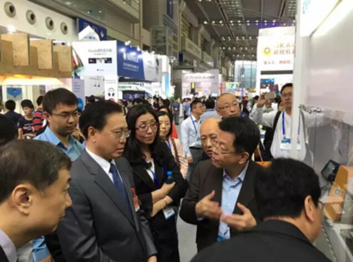 高交會(huì)上看AMOLED如何引領(lǐng)未來顯示方向