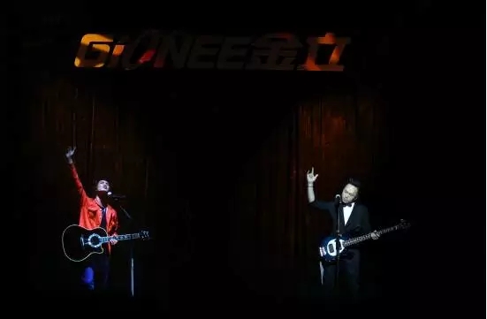 金立M5 Plus震撼發(fā)布 樹立超級(jí)續(xù)航新標(biāo)桿