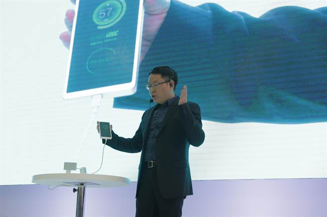 MWC ／OPPO新閃充技術(shù)15分鐘充飽手機(jī)