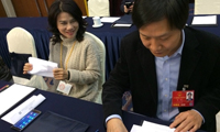 不是冤家不聚頭：全國(guó)“兩會(huì)”雷軍董明珠又被安排坐一起