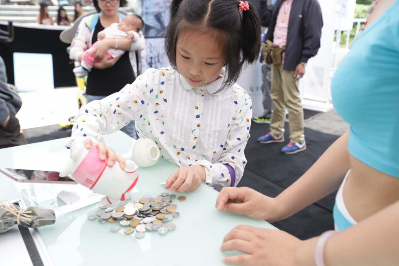 樂視二代手機千城萬店現(xiàn)貨首銷 樂迷風雨無阻掀搶購熱潮