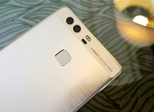 華為高端手機(jī)售價(jià)太高用戶(hù)難接受？華為：賣(mài)的很好 沒(méi)這回事