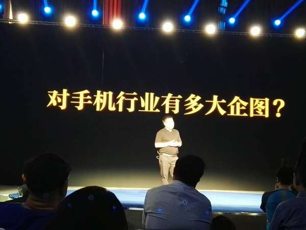 8848鈦金手機(jī)M3售價(jià)15999元 杜國楹稱目標(biāo)10萬部