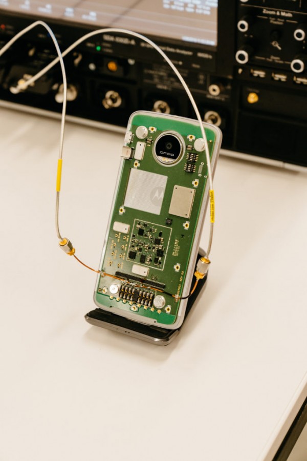 Moto Z幕后故事:聯(lián)想很瘋狂 用搭積木的方式造手機