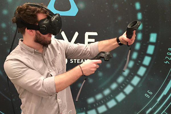 HTC連續(xù)五季度虧損 押注VR能否自救?