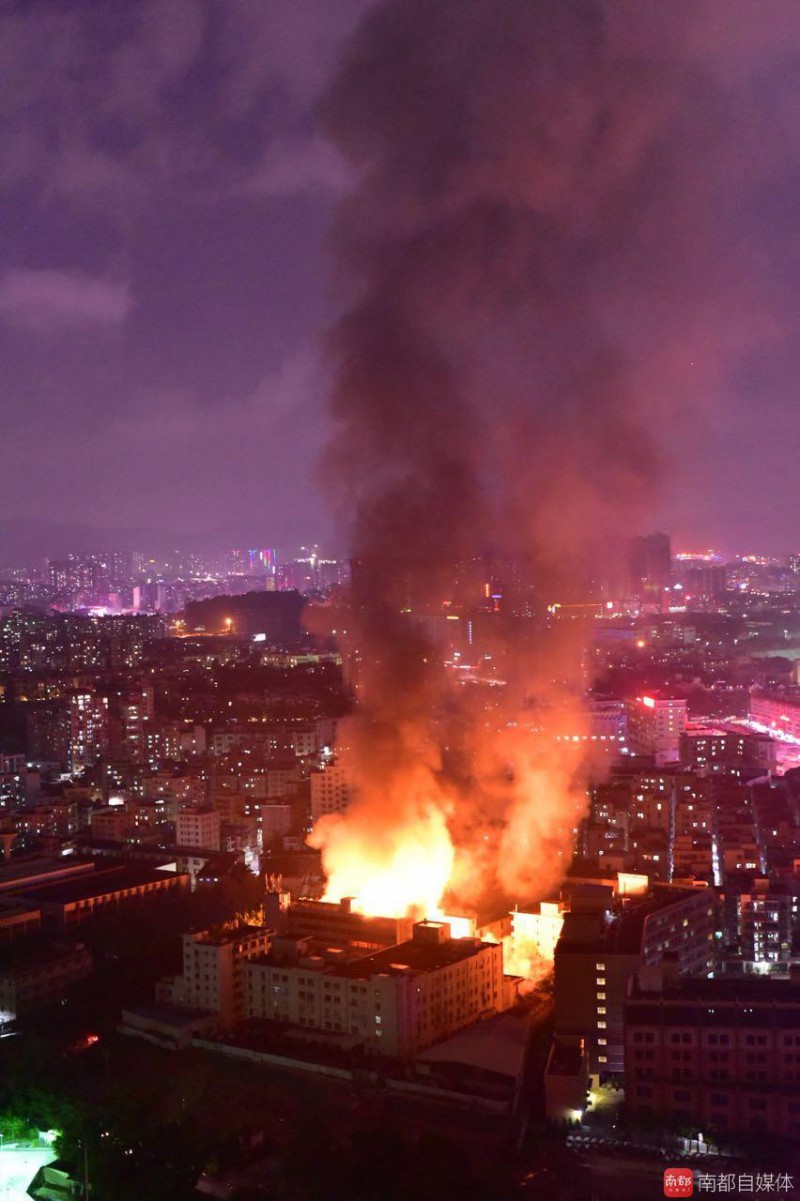 深圳坂田一電子廠突發(fā)大火