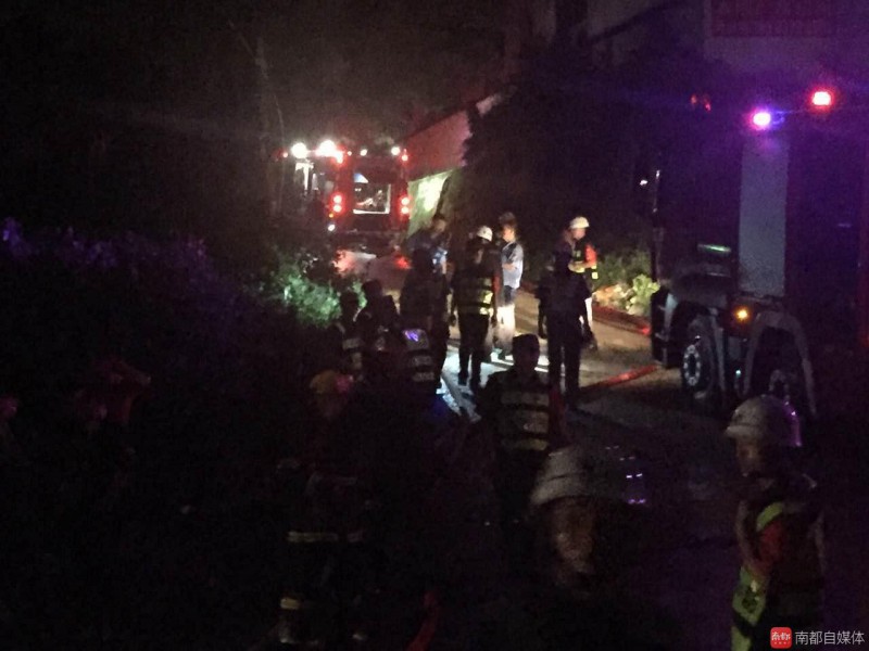 深圳坂田一電子廠突發(fā)大火