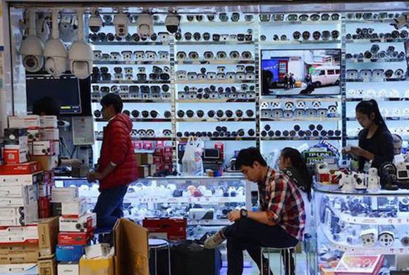 華強(qiáng)北商鋪的關(guān)與開:深圳創(chuàng)客們拉動(dòng)了整個(gè)產(chǎn)業(yè)鏈