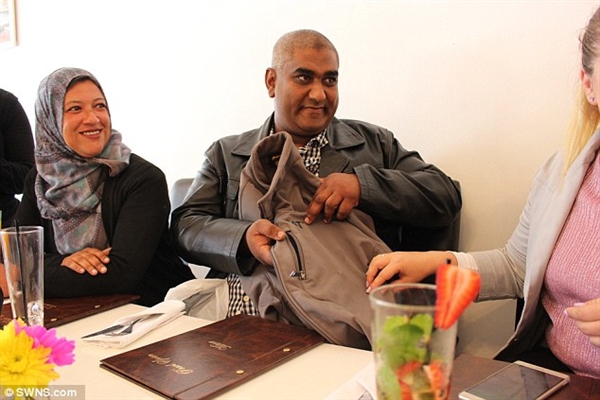 P8青春版擋子彈救下男子命：華為又送他一臺