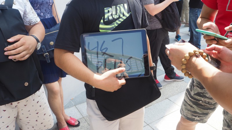 iPhone 7廣州遭瘋搶、黃牛生意火爆,分析師頻遭打臉