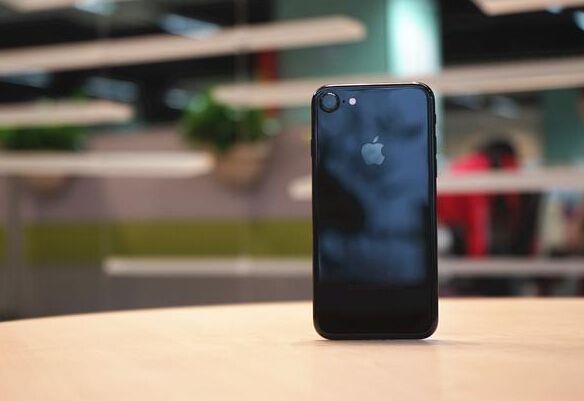 國產(chǎn)手機(jī)齊側(cè)目！iPhone 7今年出貨目標(biāo)：1億臺