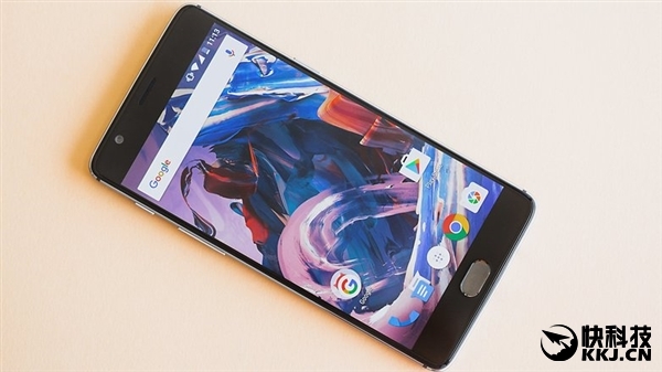 一加創(chuàng)始人：未來(lái)堅(jiān)持AMOLED屏幕