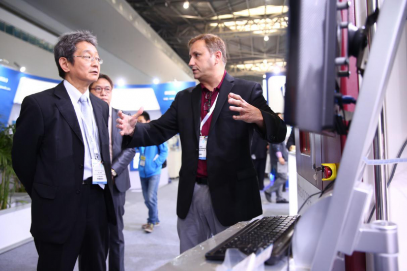 展望全球藍(lán)寶石行業(yè)發(fā)展前景，2016深圳全觸與顯示展邀您觀展