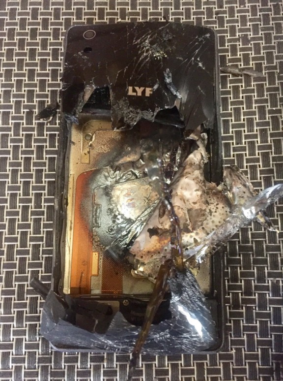 印度LYF智能手機(jī)也發(fā)生爆炸事故