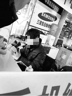 暗訪北京手機(jī)市場(chǎng):黑手機(jī)都在這里交易