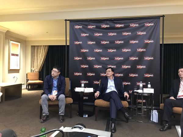 楊元慶：不要只盯著手機(jī)看 給聯(lián)想一些轉(zhuǎn)型的時(shí)間