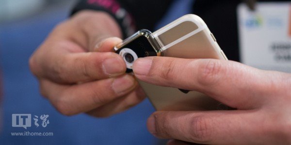 世界最小智能手機(jī)顯微鏡亮相CES2017:適配蘋果iPhone