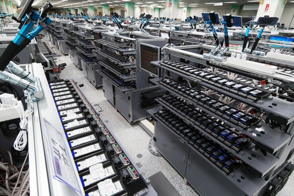 資料圖:三星移動總裁高東真就Note7燃損事件道歉