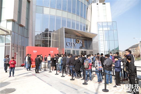 小米之家鄭州第二店正式開(kāi)業(yè)