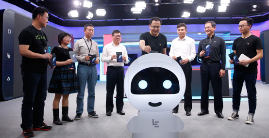 全球首創(chuàng)“自學(xué)習(xí)”AI生態(tài)系統(tǒng) 樂Pro3雙攝AI版震撼發(fā)布