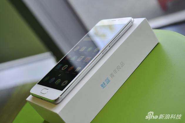 魅藍(lán)E2正式發(fā)布:魅族選擇“刪去”的是那枚閃光燈