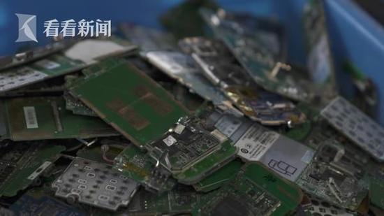 從舊手機中提煉黃金 每年數(shù)噸