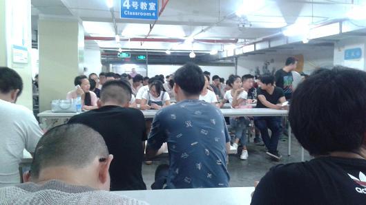 大學生臥底iPhone工廠:相信iPhone不會回美國制造