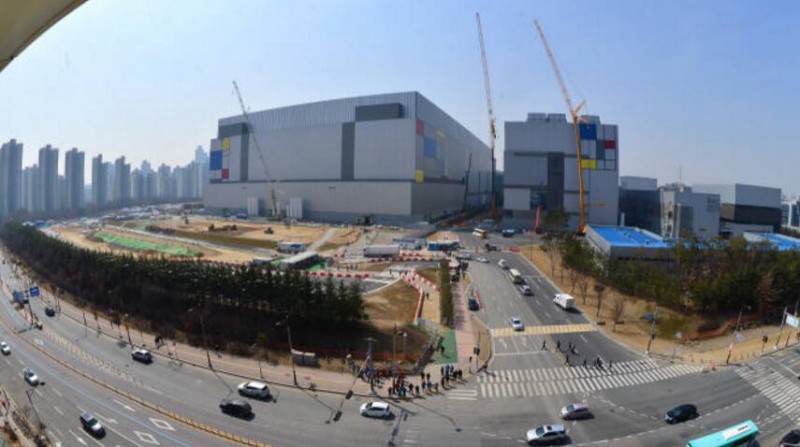 內(nèi)存價(jià)格居高不下 三星投3萬億韓元擴(kuò)產(chǎn)DRAM工廠