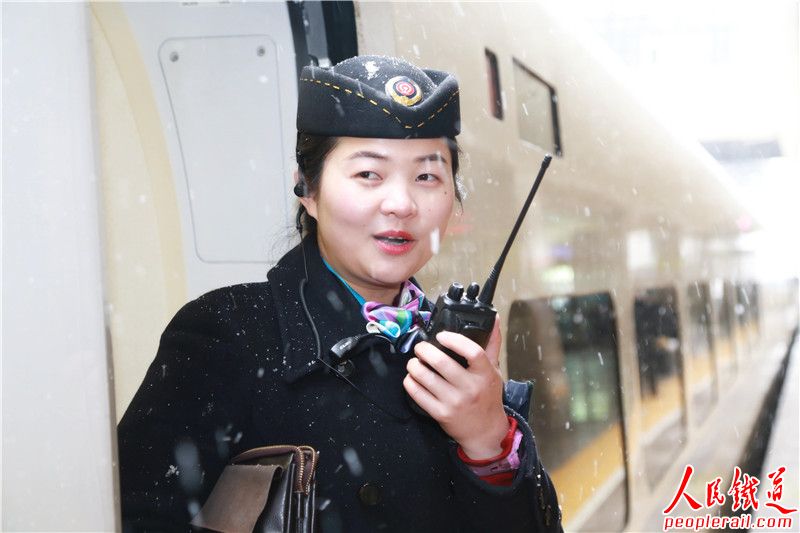 華為手持終端多項(xiàng)監(jiān)測不合格 遭中鐵總通告