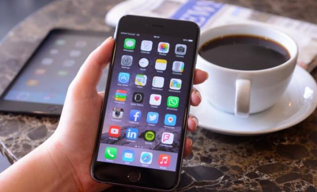 &ldquo;2比1&rdquo;瘦長屏手機爆發(fā) 今年預(yù)計賣1.5億部