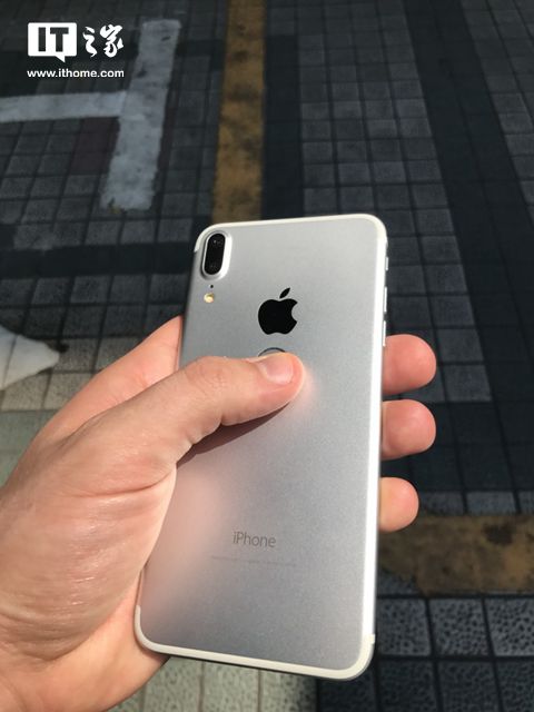 蘋果iPhone 8工程機上手：后置指紋，屏占比驚人