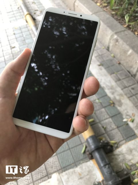 蘋果iPhone 8工程機上手：后置指紋，屏占比驚人