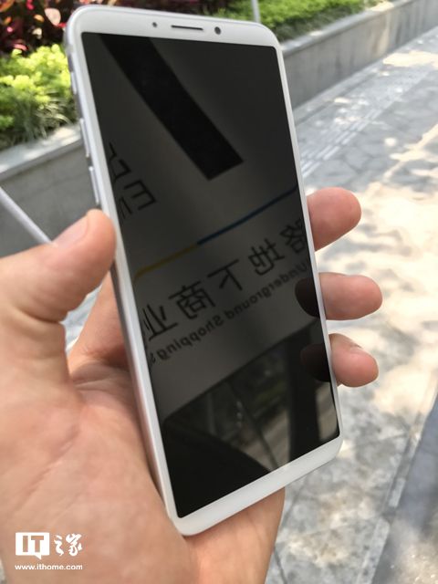 蘋果iPhone 8工程機上手：后置指紋，屏占比驚人
