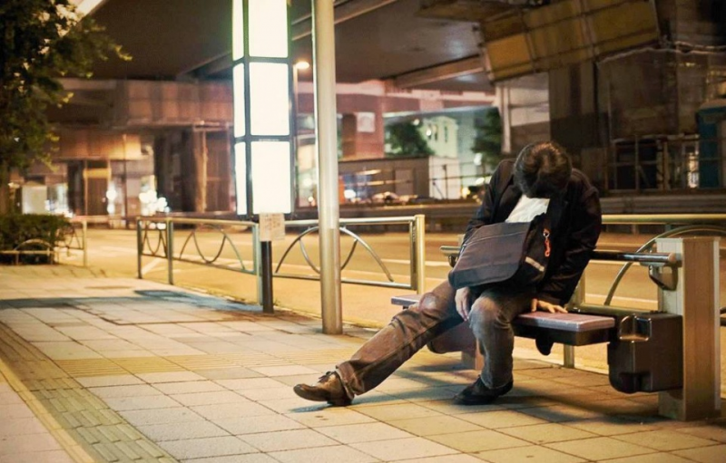 中國(guó)式員工：20歲你玩命干，30歲你快滾蛋｜真實(shí)故事