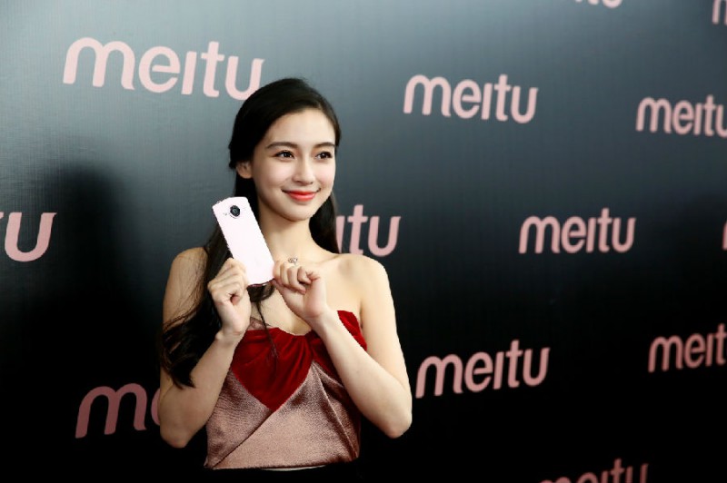 美圖市值蒸發(fā)近半，盈利仍是問(wèn)號(hào)