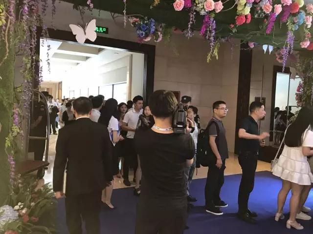 &ldquo;全面屏全面來襲，屏占比大有所為&rdquo;高峰論壇圓滿結(jié)束