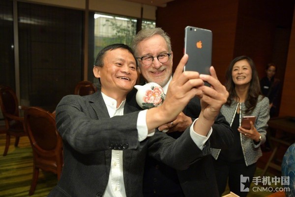 馬云自用手機曝光 竟然是定制版iPhone？