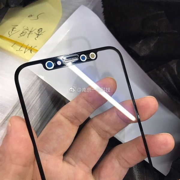 iPhone 8屏幕玻璃曝光:亮屏美如畫