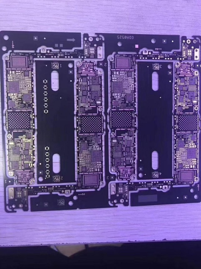 iPhone 7s主板諜照曝光 配A11處理器和2GB內(nèi)存