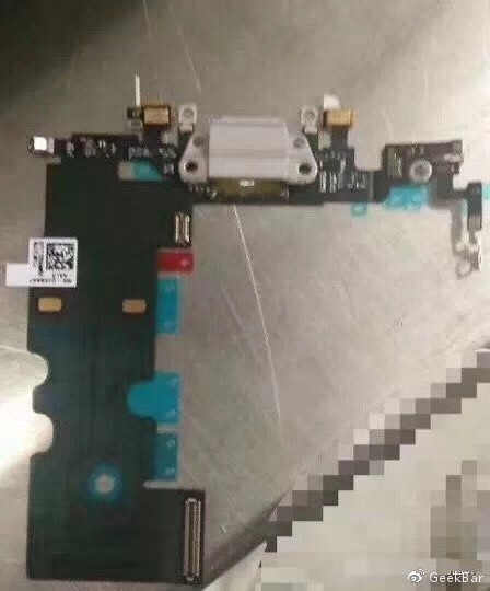 顯示行業(yè)最大驚喜，iPhone8 顯示模組爆光