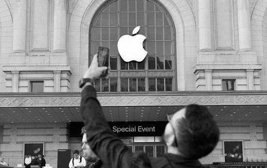 蘋果市值破1萬億美元指日可待 巴菲特建倉后從未賣出