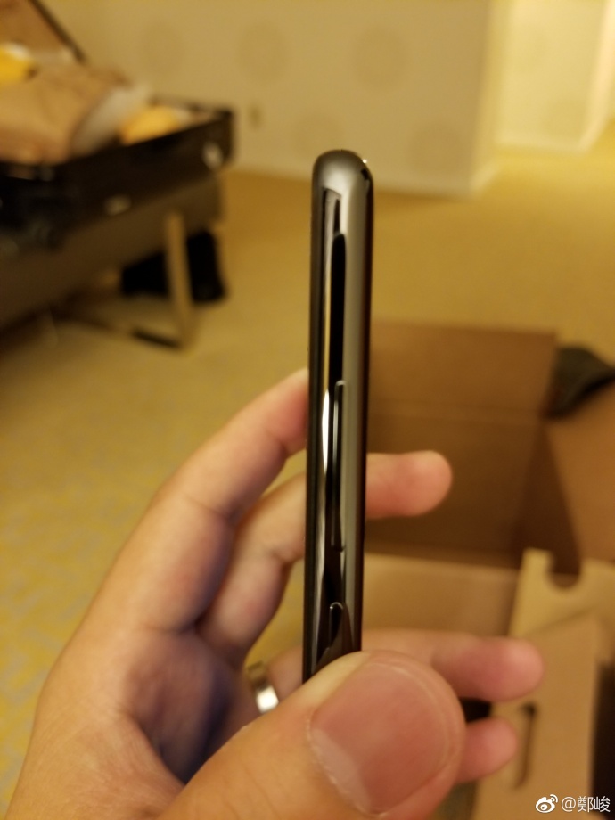 小米MIX 2黑色版真機(jī)搶先上手看:正面18:9全面屏