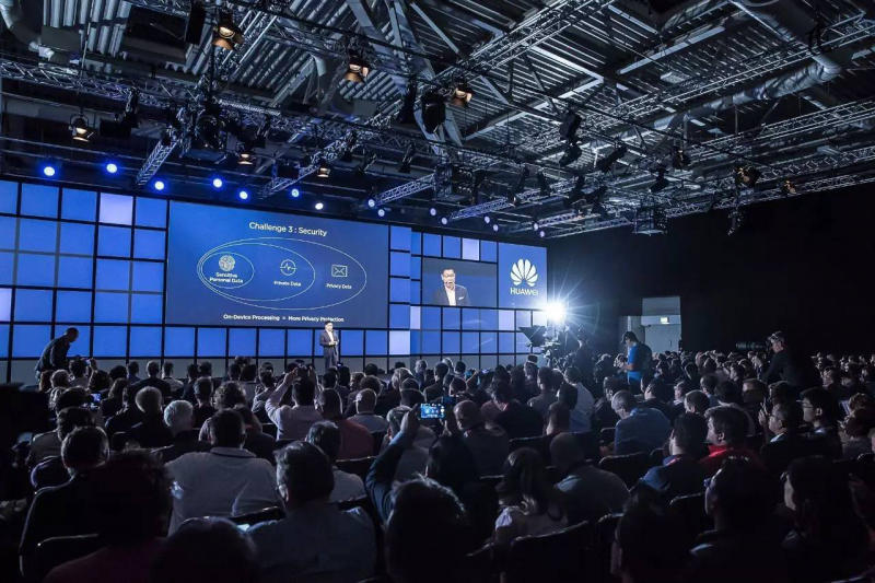 智能手機(jī)與智慧手機(jī)的區(qū)別 由AI芯片麒麟970開(kāi)始