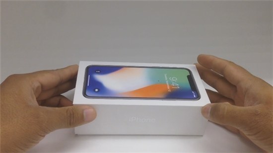 全球首個iPhone X用戶開箱來了：開機被驚到 越用越愛！