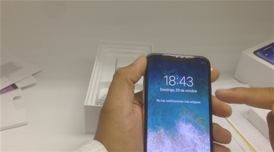 全球首個iPhone X用戶開箱來了：開機被驚到 越用越愛！