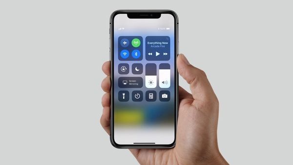 iPhone X供應(yīng)量加大:富士康縮短交貨時間